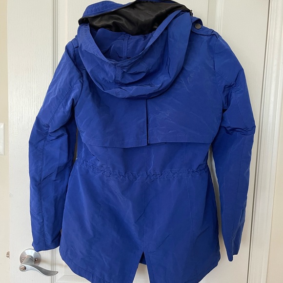 BCBGMaxAzria Raincoat Jacket w/hood - Picture 2 of 12